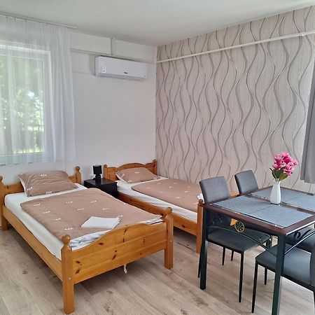 Nikolett Apartman Hajduszoboszlo Exterior photo