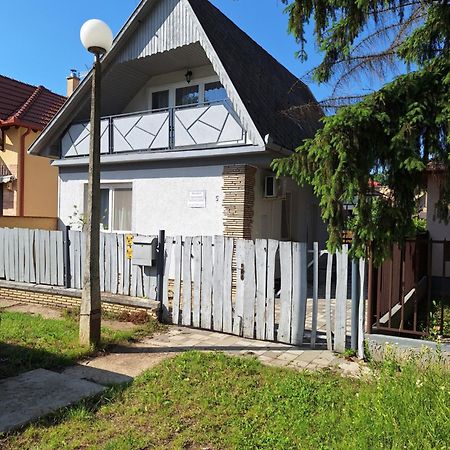 Nikolett Apartman Hajduszoboszlo Exterior photo