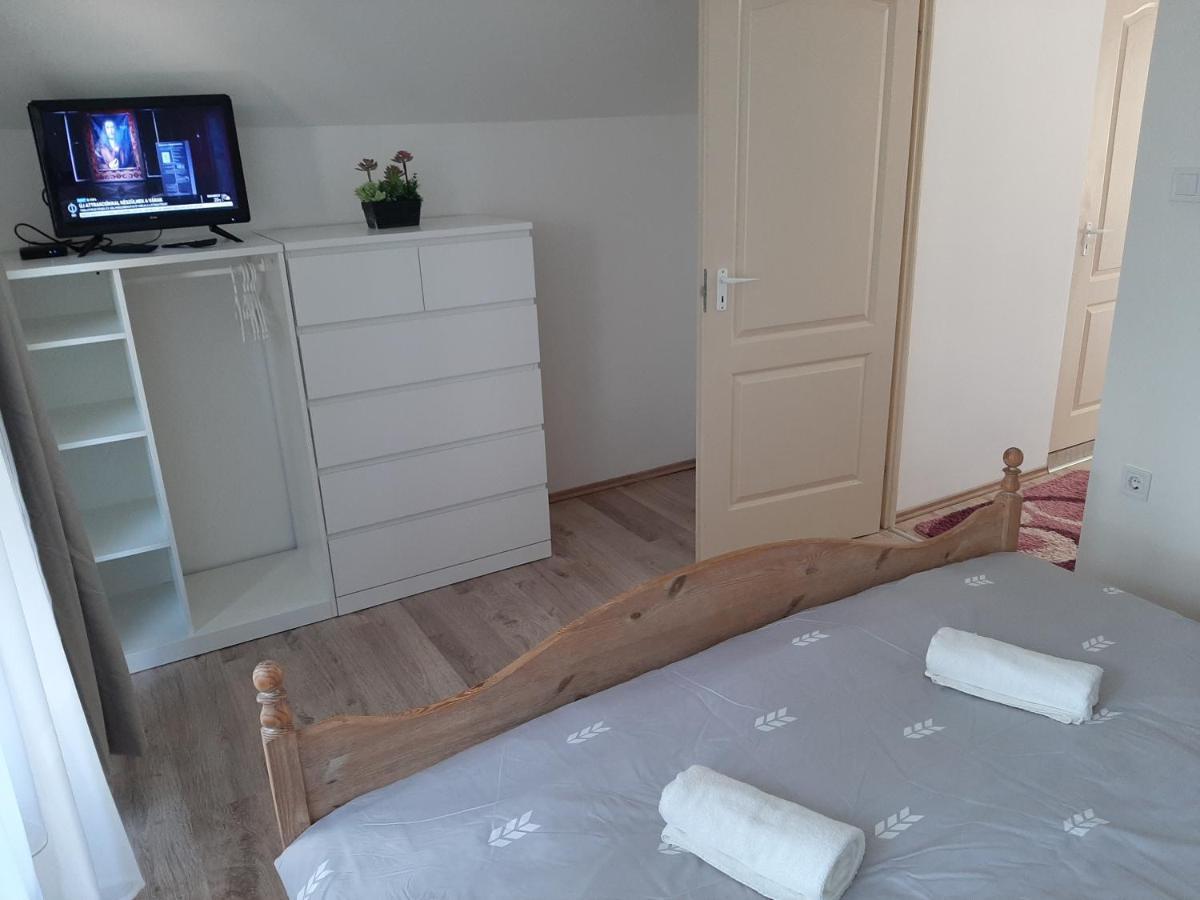 Nikolett Apartman Hajduszoboszlo Exterior photo