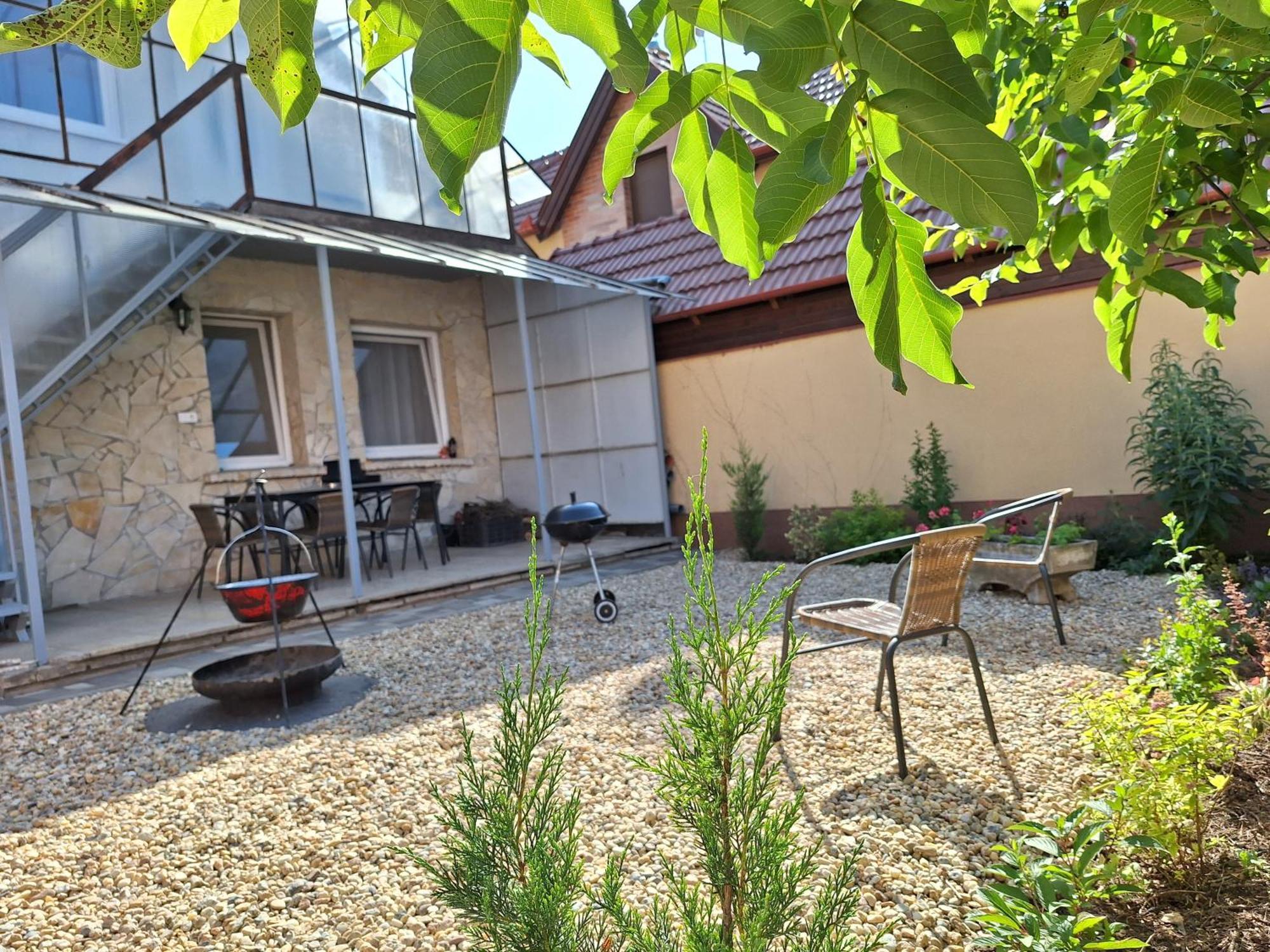 Nikolett Apartman Hajduszoboszlo Exterior photo